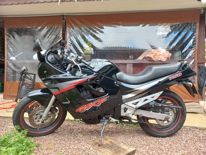 Suzuki GSX 750 F