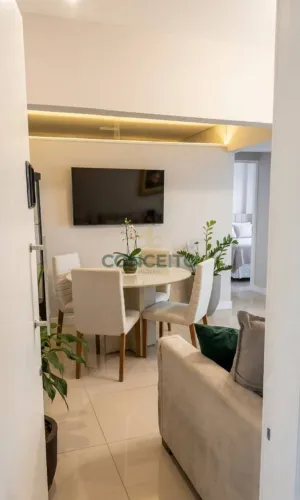 Apartamento a venda, 2 dormitórios, Semi Mobilaido, 58m² no Centro de Florianópolis,