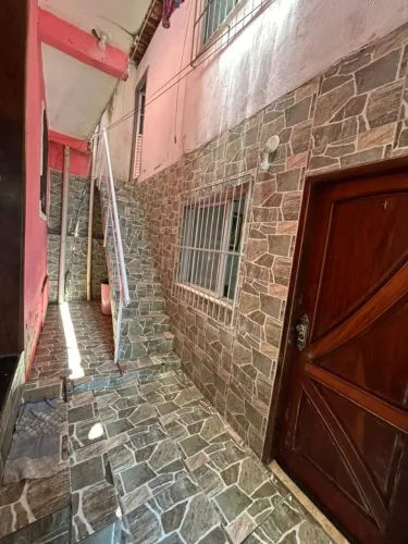 Vende-se uma casa 2/4,toda em porcelanato 60 metros quadrados