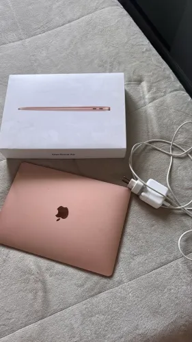 MacBook Air M1 2020 13" Rosè 8GB de Ram - 256GB SSD - Apple Chip - Excelente