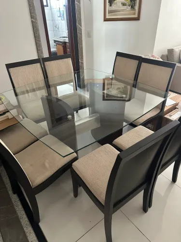 Mesa de vidro com  8 cadeiras 