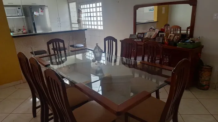 Mesa de oito lugares 