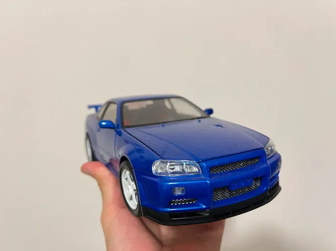 Miniatura 1:18 Skyline Chinês