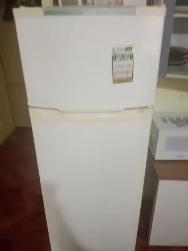 Geladeira não gela embaixo 