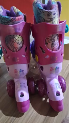 Patins Barbie semi novo 