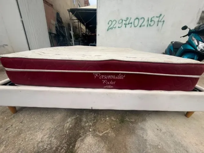 vendo base king size ( colchao vai de brinde )