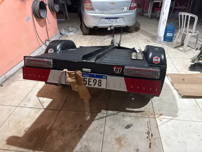 Vendo carretilha reboque super nova