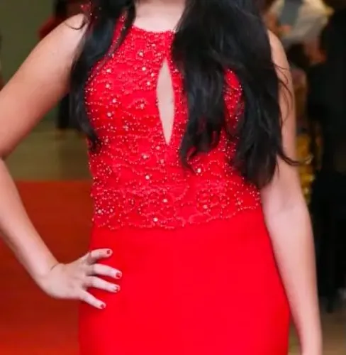 Vestido vermelho justo com brilho para festa, formatura, madrinha, casamento, convidada.