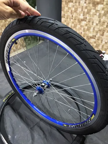 Roda dianteira aro 26 com pneu em bom estado