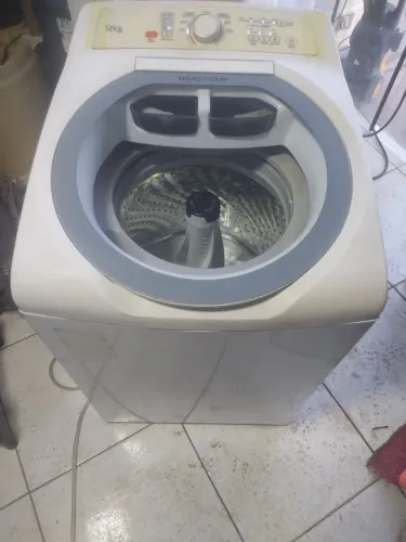 Vende-se uma máquina de lavar