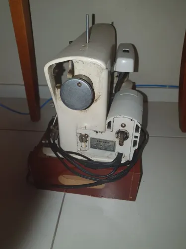 Motor e pedal para máquina de costura Singer 