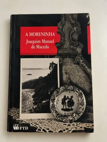 Livro 'A moreninha' de Joaquim Manoel de Macedo, usado com poucos detalhes de uso.