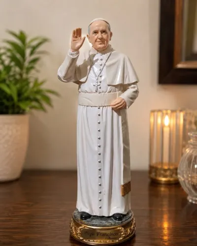 Imagem Papa Francisco Estátua Religiosa Decorativa Resina 22 cm