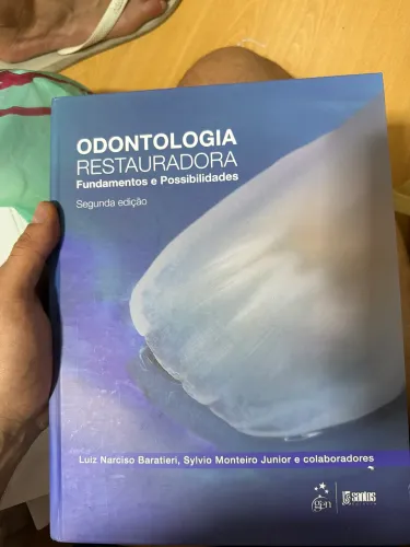Livro de Dentistica novo sem marcas de uso