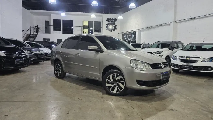 Volkswagen Polo Sedan 1.6 MI Total Flex 8V 4P 2013