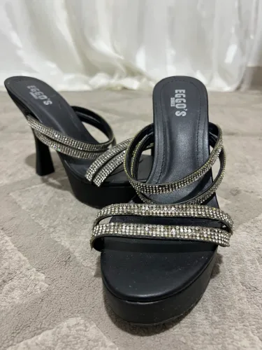 Vende-se sandálias semi novas
