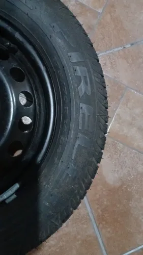Pneu Pirelli sem Câmara Cinturado P4 175/ 70/14 acompanha roda HB 2018. NOVO. NUNCA USADO