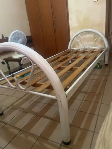 Cama de solteiro Ferro já vai com o colchão