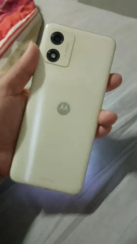 Vendo Celular Motorola Moto E13 na cor Off White (Branco)usado poucas vezes sem detalhes .
