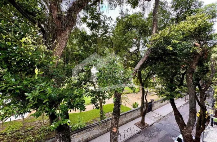STUDIO MODERNO COM ÁREA EXTERNA EM RUA NOBRE DE BOTAFOGO
