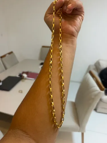 Corrente de ostra banhada a ouro