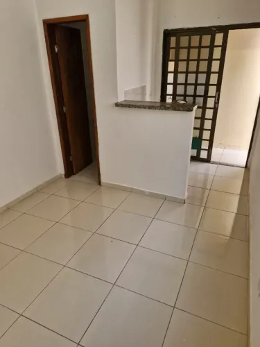 Alugo Kitinet ótima localização 650 reais Jardim Leblon