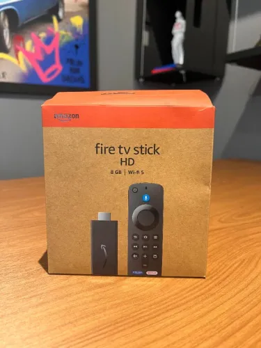 Fire TV Stick HD (Última Geração) com Alexa | Controle por Voz, Streaming em Full HD | Nov