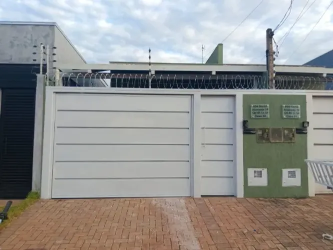 Casa Geminada com 2 Quartos e Garagem Coberta para Locação na ARNE 71 (604 Norte).
