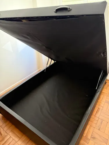 Cama de casal molas ensacadas. box baú em perfeito estado. Usada uma vez.