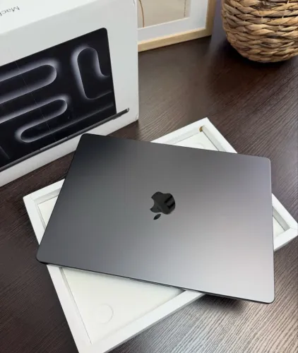 MacBook M3 Pro Max 1TB 16?36GB de ram seminovo Saúde da bateria 94%