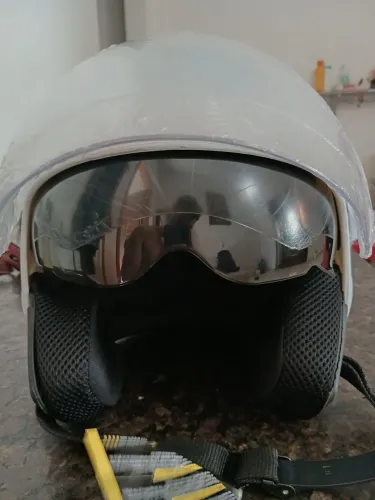 Capacete com Proteção UV com Acolchoamento de Redução de Impacto