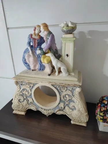 Peça de porcelana antiga