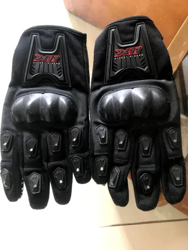 São 3 pares de Luvas $100