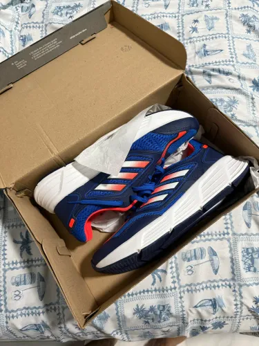 Tênis adidas ORIGINAL ( 41 )