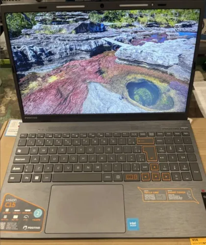 Vendo notebook seminovo usando poucas vezes