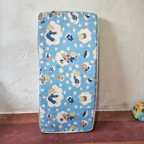 Colchão infantil para berço.