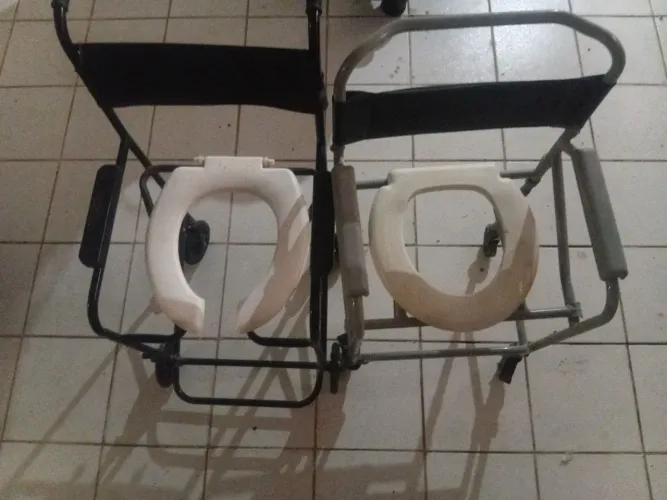 Kit de duas cadeiras de banho Dellamed