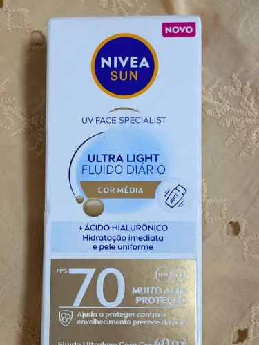 Protetor facial com cor Nívea ultra light fluido FPS 70
