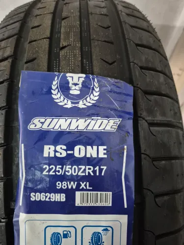 Pneus 225/50ZR17