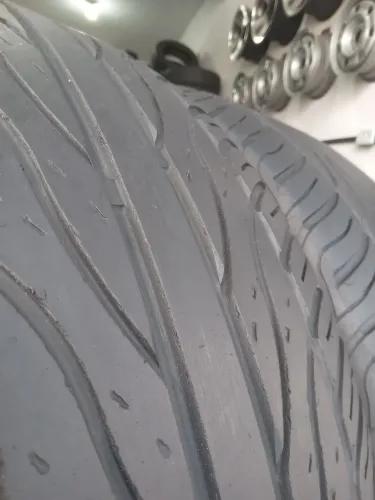 Pneus 255 45 R 20