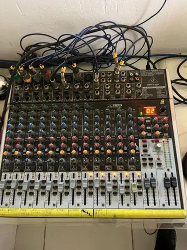 PRA VENDER LOGO! Mesa de som analógica XENYS USB 2222 USB (Com interface) muito conservada