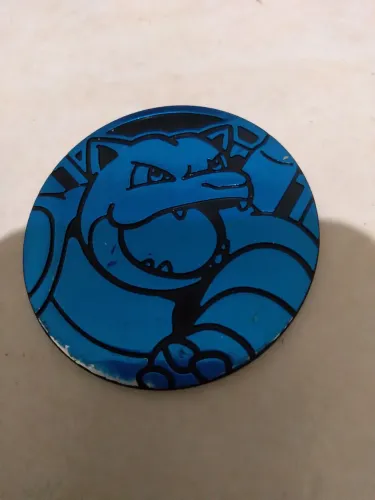 Moeda de pokémon grande
