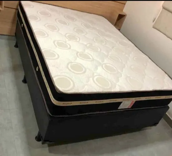 Cama casal preta molas ensacadas