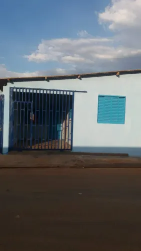 Casa bem simples no Canaã 700 mês fovar ler o anúncio