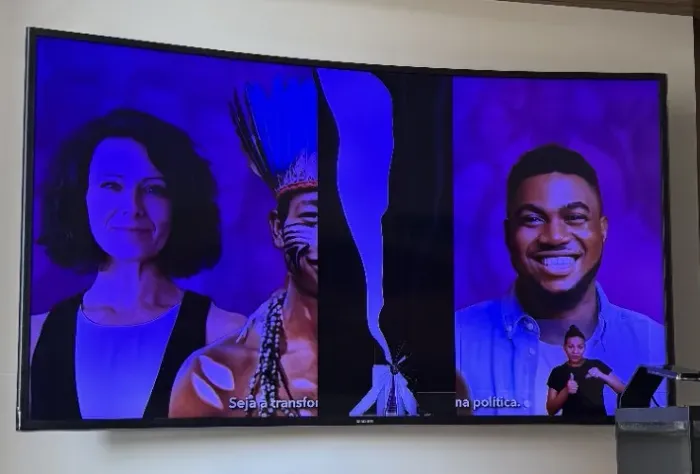 TV Samsung 49 Curva-UN49MU6300G- Quebrada (p/ retirada de peças) 