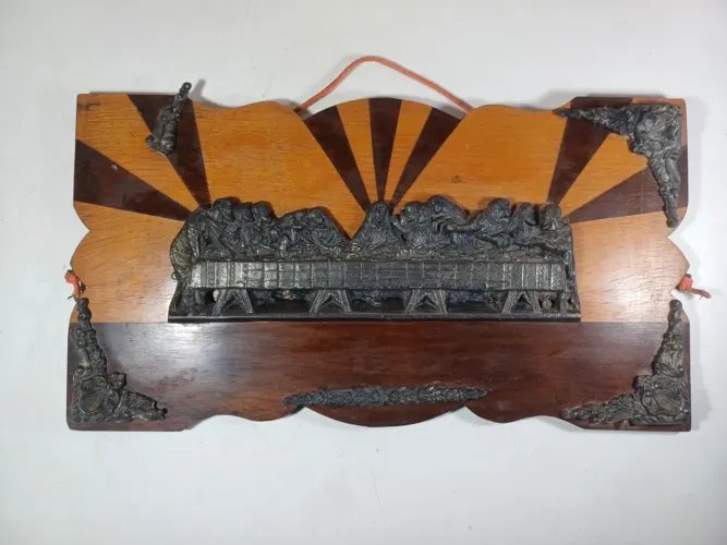 Placa decorativa em marchetaria e estanho com motivo A Última Ceia