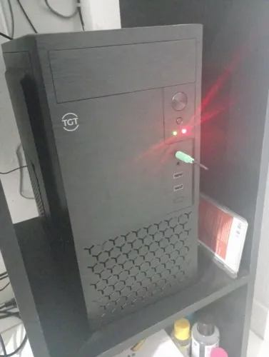 Vendo Pc básico, completo...