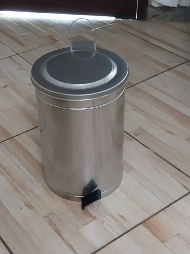 LIXEIRA EM AÇO INOX 304 COM TAMPA E PEDAL- 15 LITROS