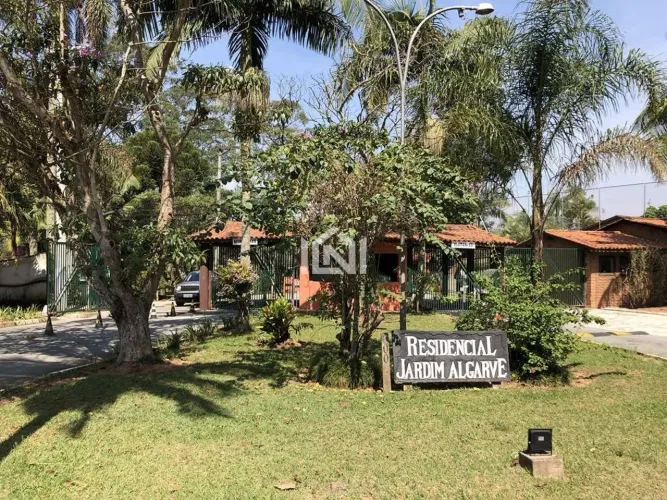 Lote à venda no condomínio Jardim Algarve