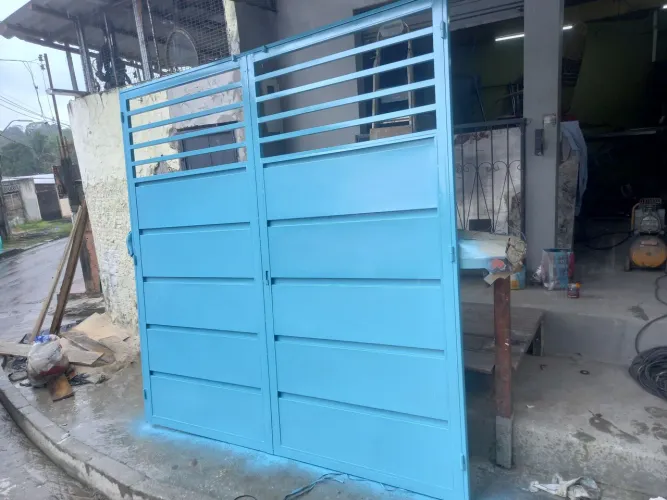 Portão de garagem e Porta social 